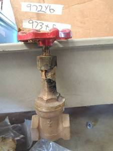 lot 970 image: 34 Milwaukee GATE VALVE 125 lbs  QTY 6