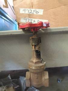 lot 971 image: 34 Milwaukee GATE VALVE 125 lbs  QTY 6