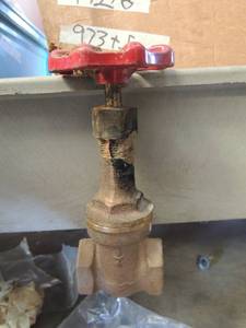 lot 972 image: 34 Milwaukee GATE VALVE 125 lbs  QTY 6