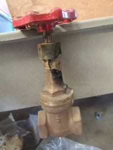 lot 973 image: 34 Milwaukee GATE VALVE 125 lbs  QTY 5