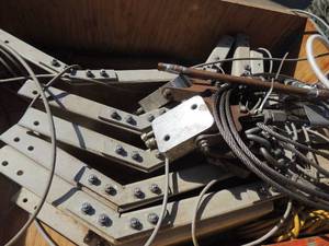 lot 979 image: LIFT ASSEMBLY metal connectors & CABLE