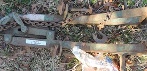 lot 1002 image: TOW BAR  - FOLDS   APPROX 28