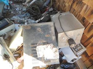 lot 995 image: large lot of scrap pieces