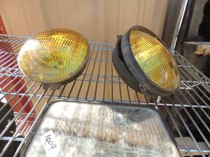 lot 1009 image: 2 yellow M38 Jeep headlights and 1 side mirror