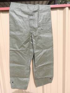 lot 917 image: Medium rain suit,   2 pair insulated pants size medium