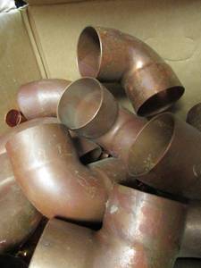 lot 928 image: Copper ELBOW fittings sizes 2.5  APROX 35