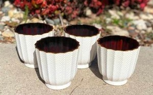 lot 20 image: 4 White Pattern with gold trim planters