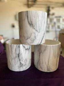 lot 40 image: 3 Whiteblack marble Planters