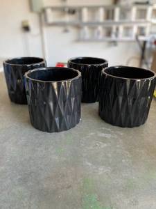 lot 67 image: 4 Black Planters