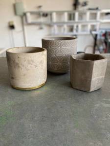 lot 86 image: 3 Planters