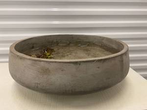 lot 124 image: Newport Bowl Planter 22�x8�