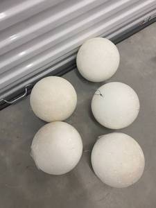 lot 131 image: Solid Medium Styrofoam Balls for arrangements (5)