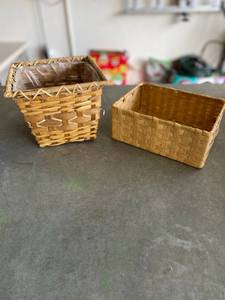 lot 79 image: 2 Wicker Baskets
