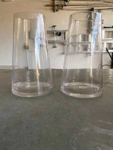lot 77 image: 2 Glass Tapered Cylinder Vase