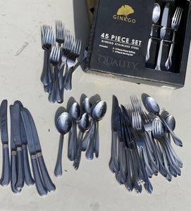 lot 15 image: 52 pc Flatware (various styles)