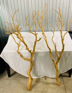 lot 106 image: Decorative Manzanita Branches