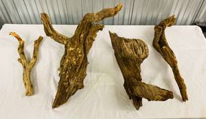 lot 115 image: Decorative Driftwood Pieces