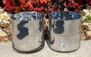 lot 22 image: 2 Silver Mirror Glass Planters