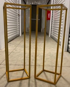 lot 416 image: Gold square Pillars (2)