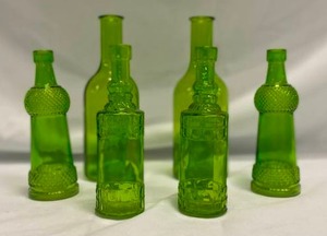 lot 300 image: Green BottlesBud Vases (6) Various sizes