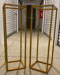 lot 417 image: Gold square Pillars (2)