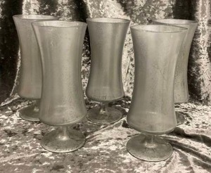lot 483 image: 5 Silvergray Glass Footed Vases