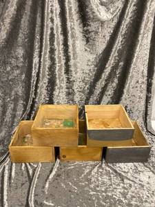 lot 529 image: 5 Wooden Planters