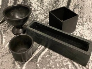 lot 534 image: Concrete Black 4 piece Planter Set