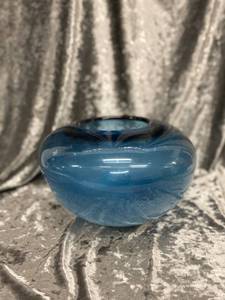 lot 543 image: Blue Glass Vase