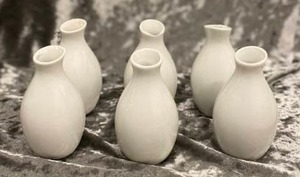 lot 546 image: White Small Vases (6)