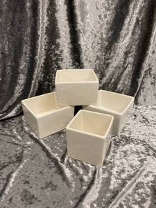lot 548 image: 4 White Planters
