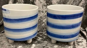 lot 564 image: BlueWhite Swirl Planters with Feet (2)
