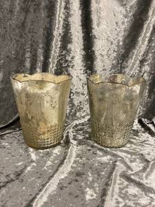 lot 568 image: Glass Planters (2)