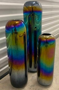 lot 586 image: Marti Gras Bullet Vases (3)