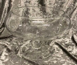 lot 576 image: Glass Footed Vase