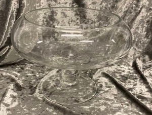 lot 577 image: Glass Footed Vase