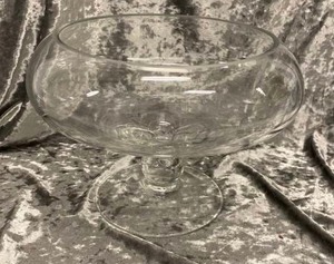 lot 579 image: Glass Footed Vase