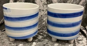 lot 565 image: BlueWhite Swirl Planters with Feet (2)