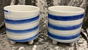 lot 566 image: BlueWhite Swirl Planters with Feet (2)