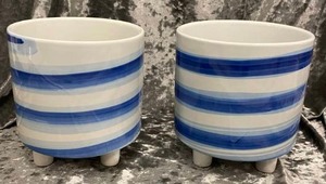 lot 567 image: BlueWhite Swirl Planters with Feet (2)