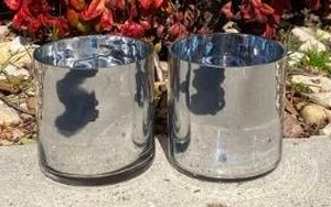 lot 556 image: 2 Silver Mirror Glass Planters