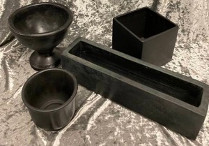 lot 537 image: Concrete Black 4 piece Planter Set