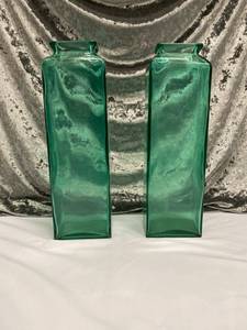lot 600 image: Green Glass Tall Rectangular Vases (2)