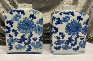 lot 660 image: Square country Blue Floral Vase