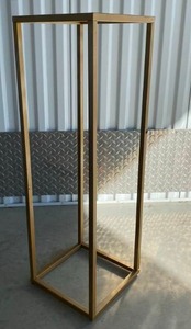 lot 685 image: Gold Pillar