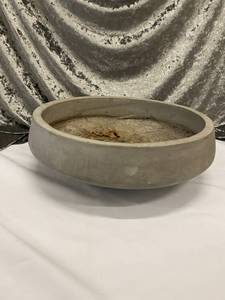 lot 673 image: Round Concrete Planter