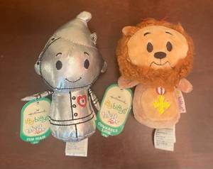 lot 203 image: Hallmark Itty-bitty Tinman and Cowardly Lion 4 Plush Toys