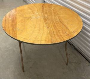 lot 266 image: Round Collapsible Table 47.5