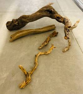 lot 321 image: Driftwood Pieces