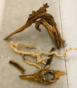 lot 324 image: Driftwood Pieces and Manzznita Branches